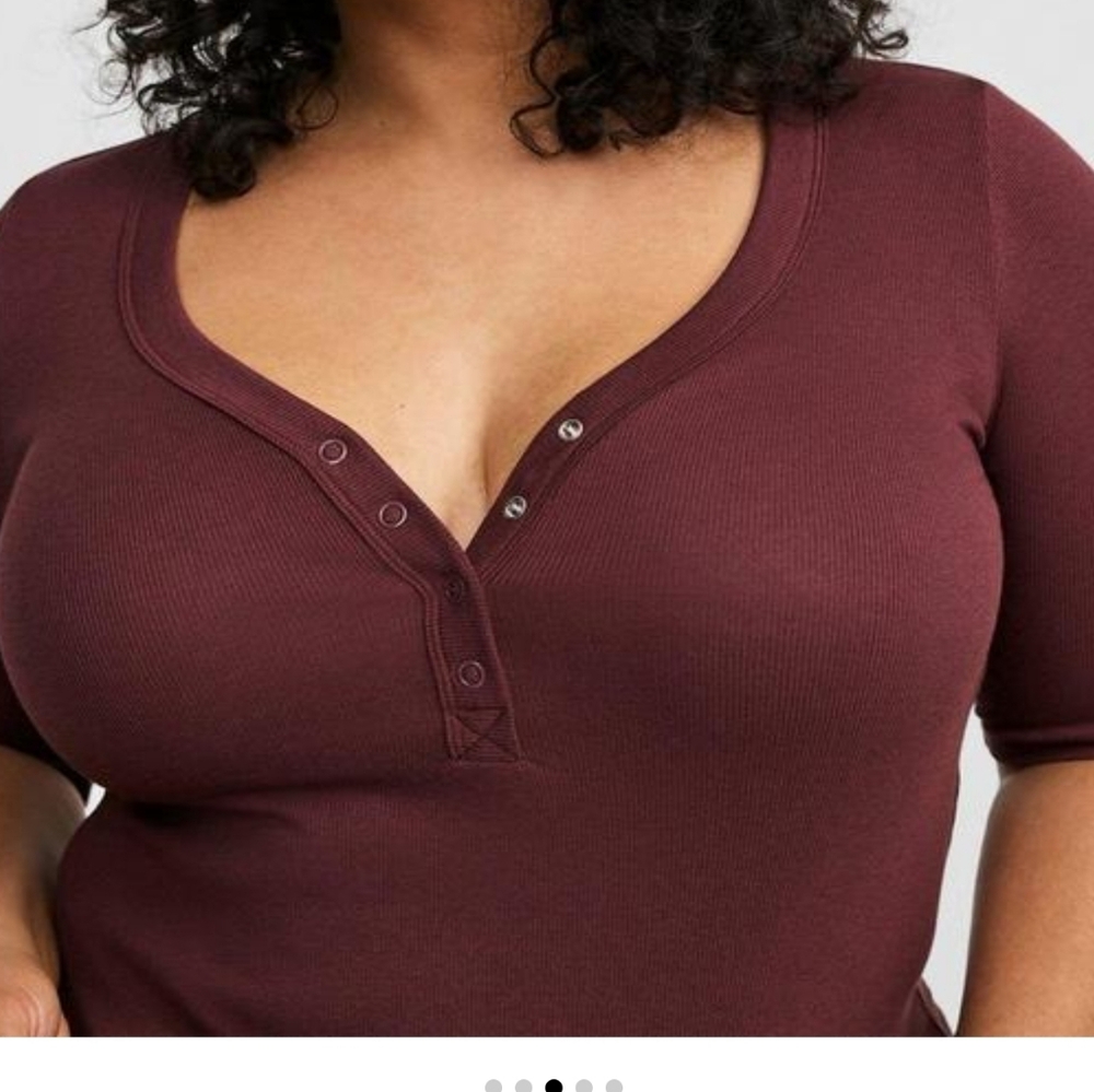 Torrid Plum V-Neck Buttoned Top - Picture 2 of 9